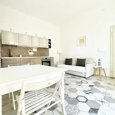 Pgs Immobiliare Srls Margherita Bilocale Con Balcone Vista Mare Lejlighed *